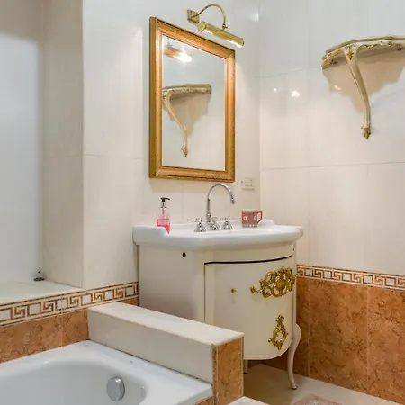 Apartament Romantic Cloister *